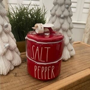 RAE DUNN NEW RED CHRISTMAS SALT & PEPPER STACKABLE SET
